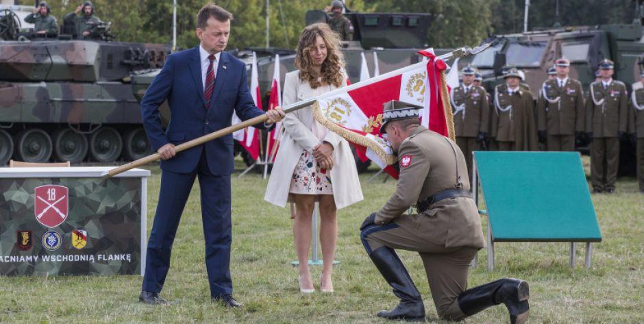 18. Dywizja ma sztandar/Minister ojcem chrzestnym 