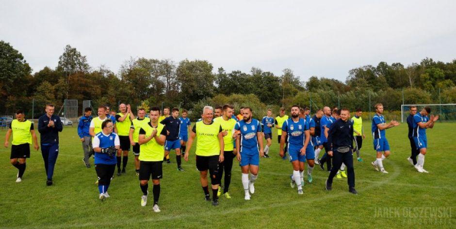 Pomoc przez sport – Dla Grześka zagrali w Zbuczynie, Mordach i Siedlcach