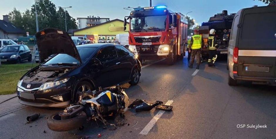 Motocyklista omijał pojazdy w korku, doprowadził do wypadku