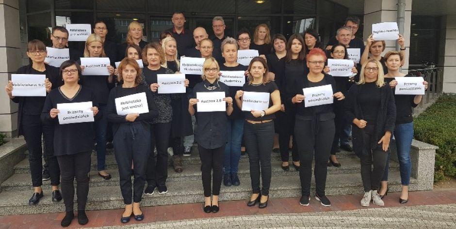 Czarny Protest w Bibliotece Głównej Uniwersytetu Przyrodniczo-Humanistycznego w Siedlcach