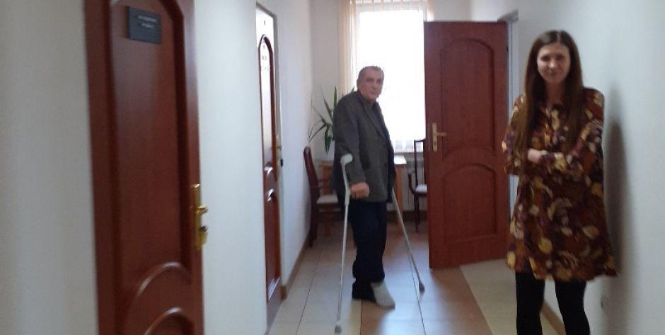 Nie będzie plackiem siedział w domu