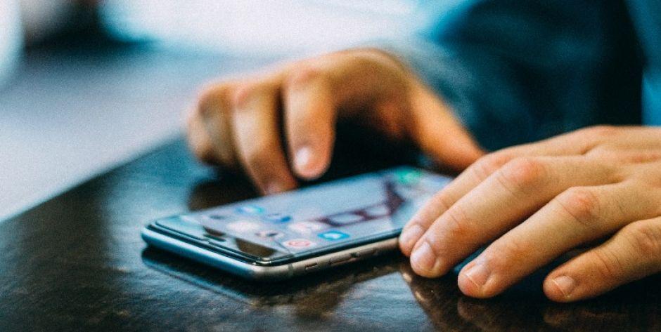 Telefon do pracy w trudnych warunkach - jaki wybrać?