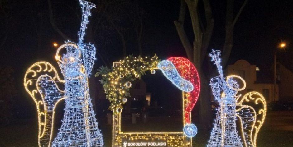 Aniołki przed konkatedrą