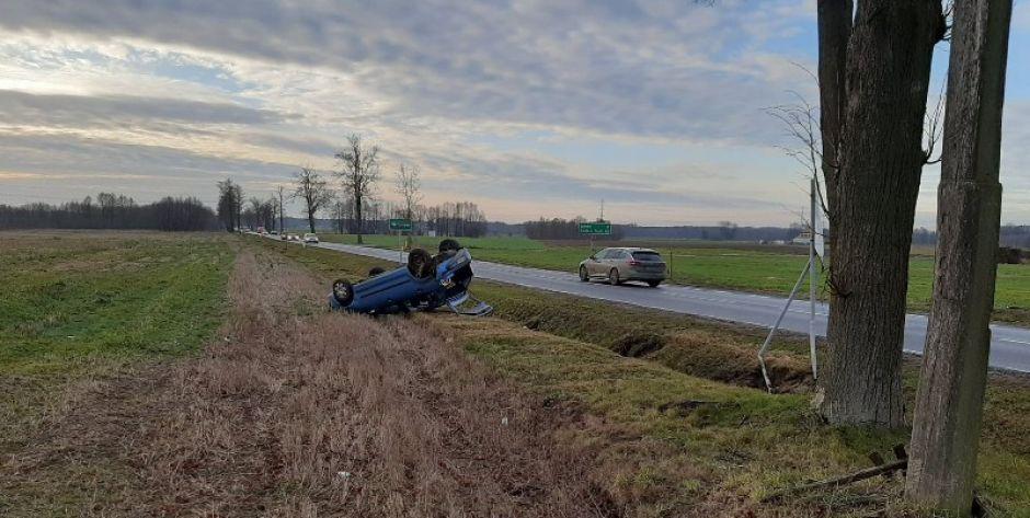 Samochody dachowały w Karczach i w Wiśniewie