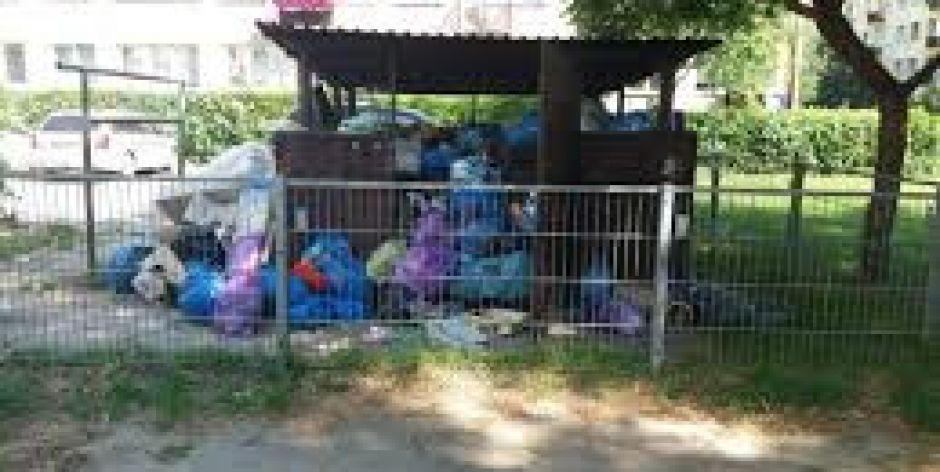 W Białej wyrzucają śmieci tylko w określonych godzinach. Co o tym sądzicie? 