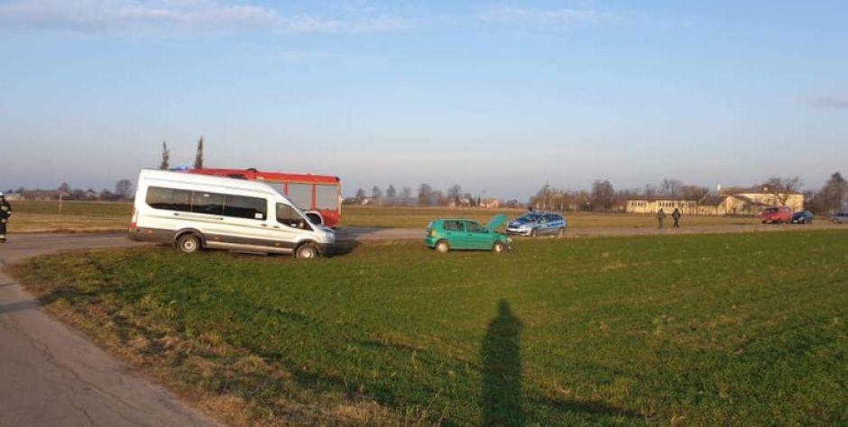 Polo zderzył się z busem przewożącym kilkanaście osób