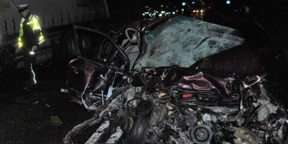 Czołówka audi z ciężarówką. Nie żyje 19-letni mężczyzna