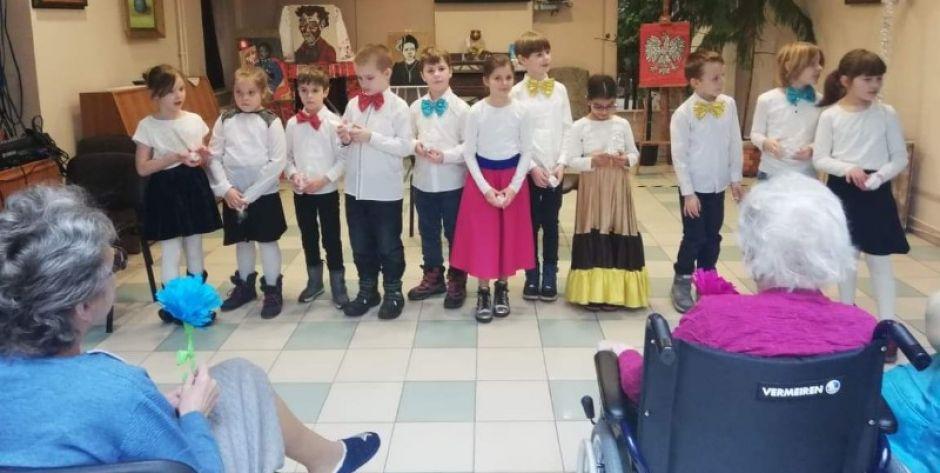Uczniowie STO dla seniorów Domu nad Stawami