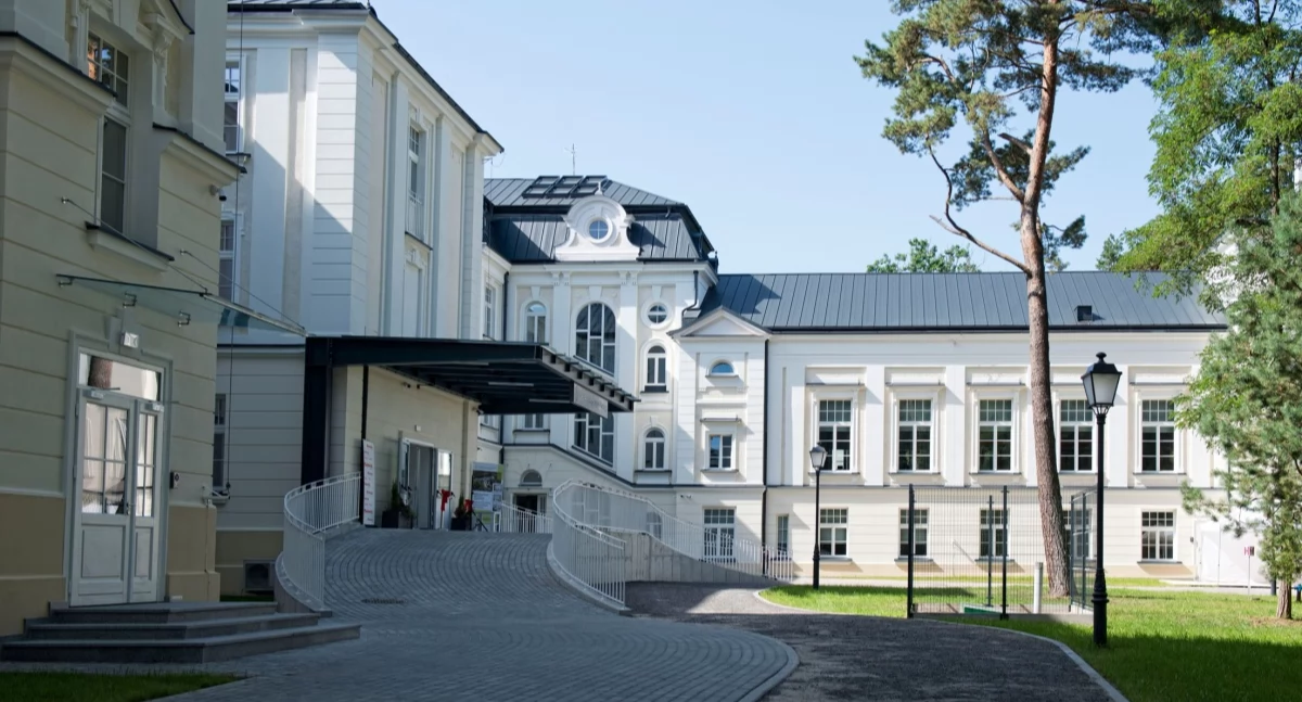 Rudka: Hotel, basen i park w klimacie lat 30