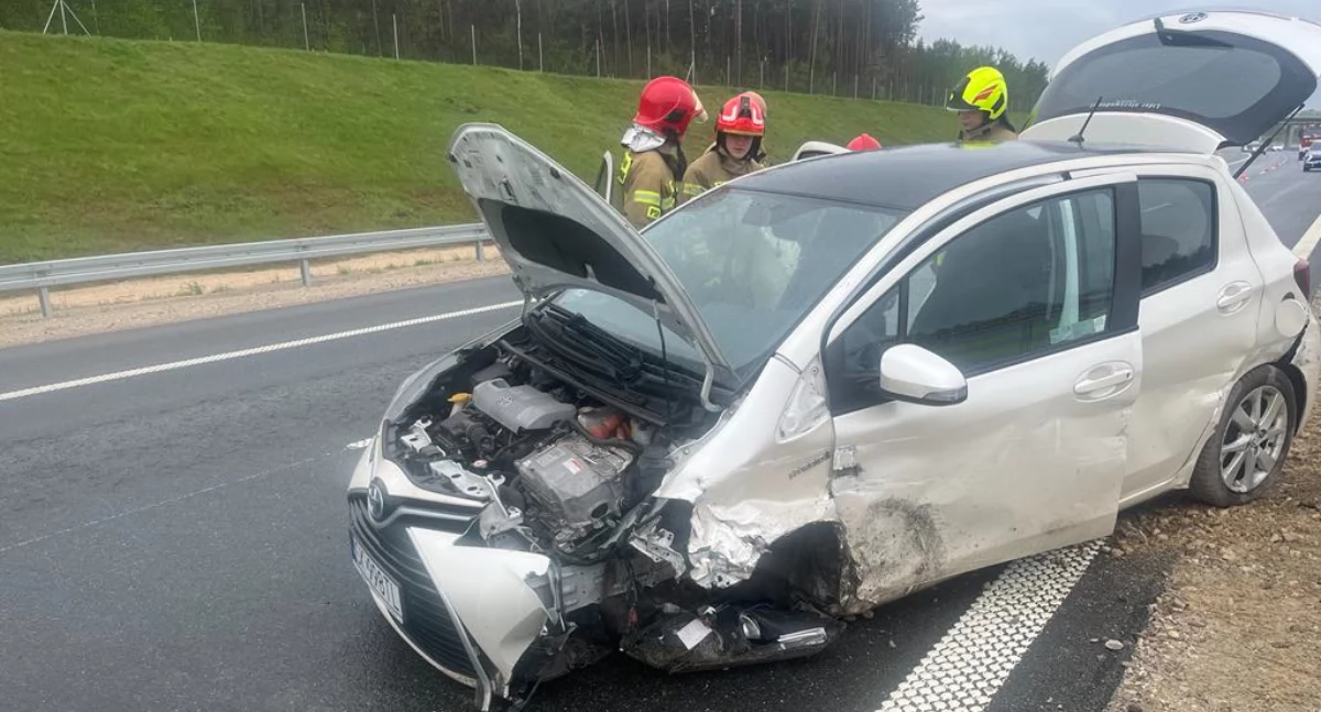 Wypadek na autostradzie. Ruch jednym pasem