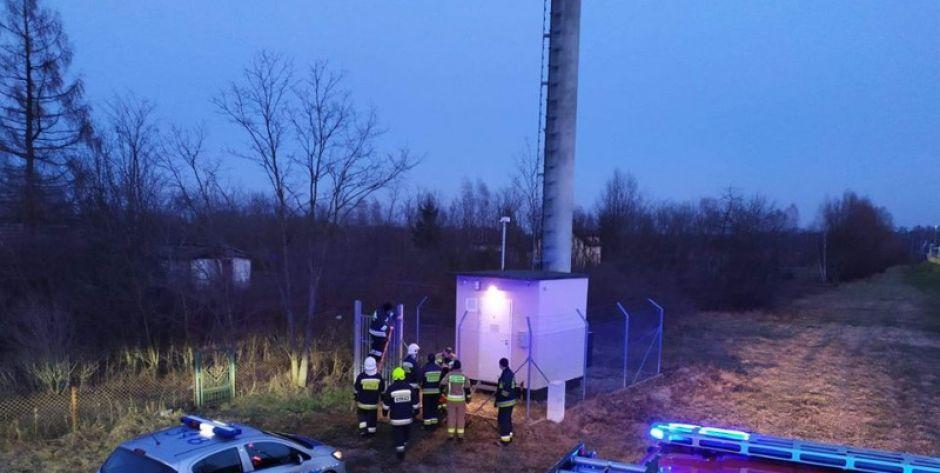 Mogło dojść do tragedii - Mężczyzna wspiął się na wieżę radiokomunikacyjną