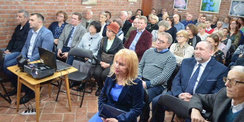 O UB-eckich katowniach w bibliotece