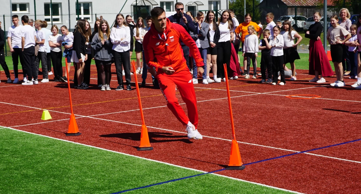 Otwarto nowe boisko sportowe przy szkole w Krypach