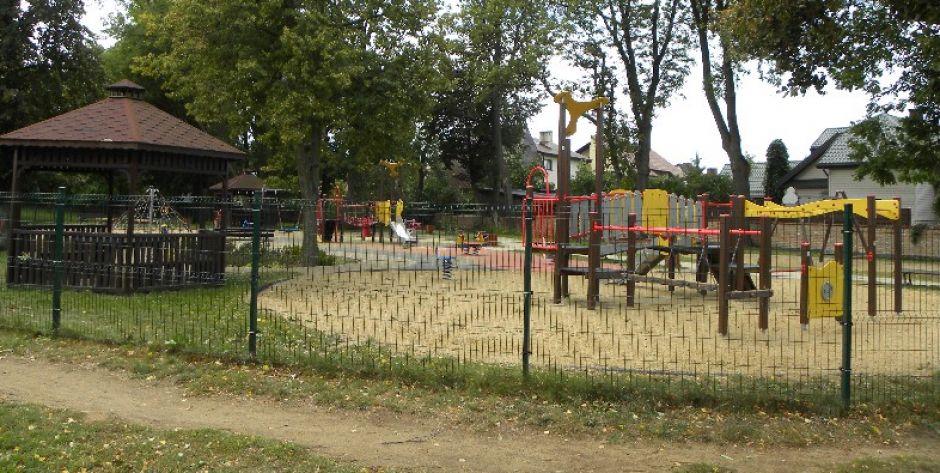 Zakaz korzystania z placów zabaw i siłowni