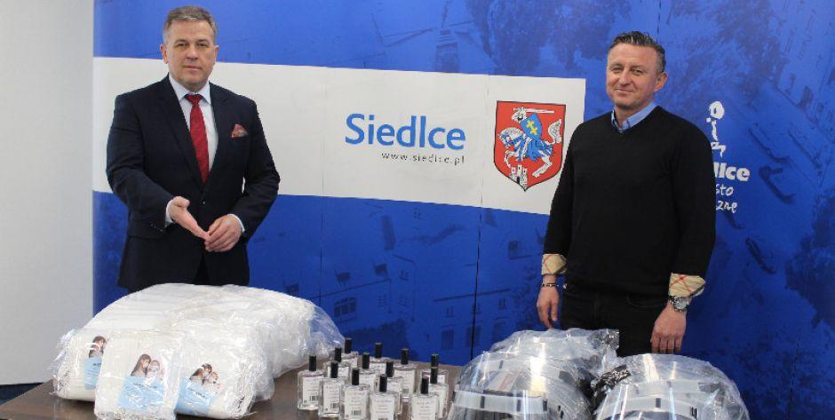 Maseczki i przyłbice dla Domu nad Stawami, Domu pod Kasztanami oraz pracowników UM