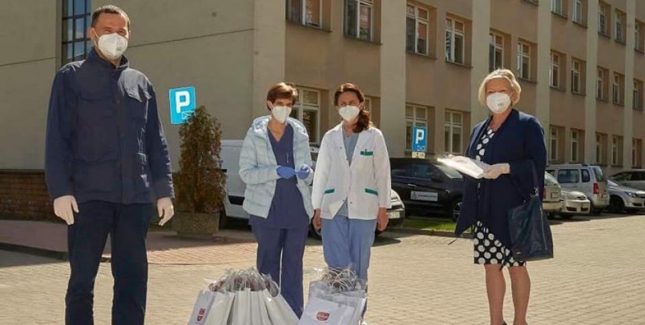 Starostawo Powiatowe w Siedlcach przekazało przyłbice ochronne