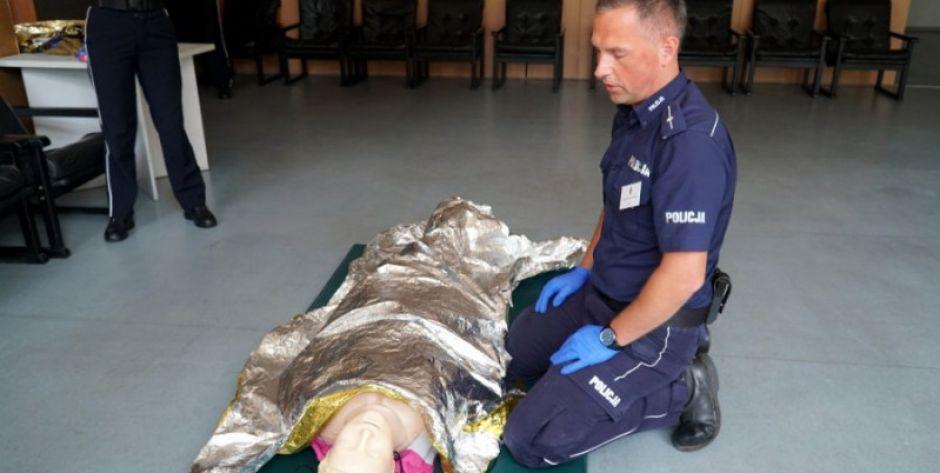 Policjanci ratowali mężczyznę porażonego prądem