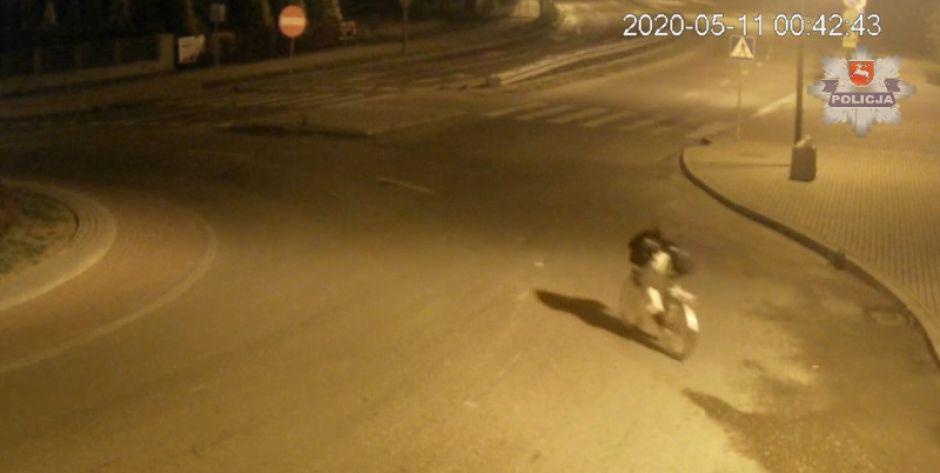 18-latka jechała rowerem, mając ponad 2 promile alkoholu. Nie skończyło się to dla niej dobrze (WIDEO)
