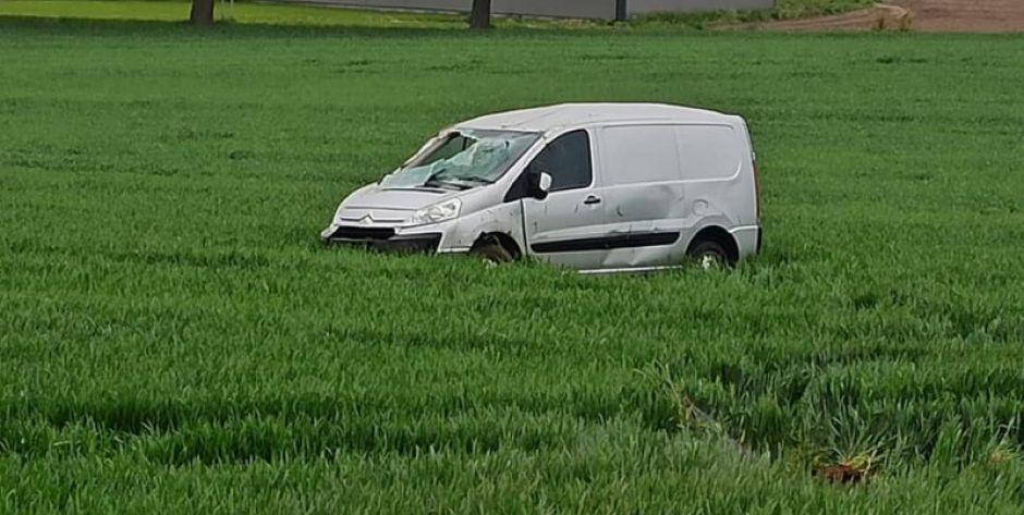 Wylądowała w polu