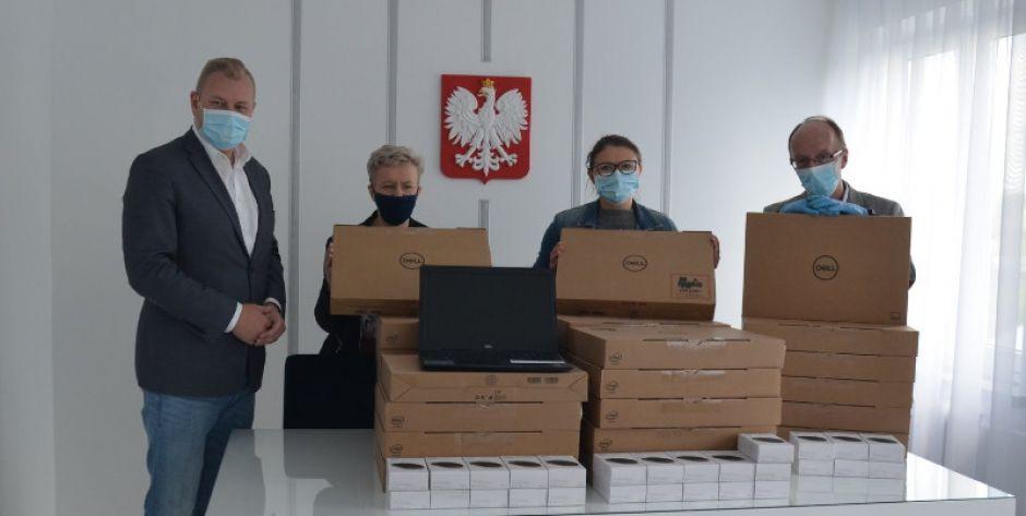 Zakupili 47 laptopów
