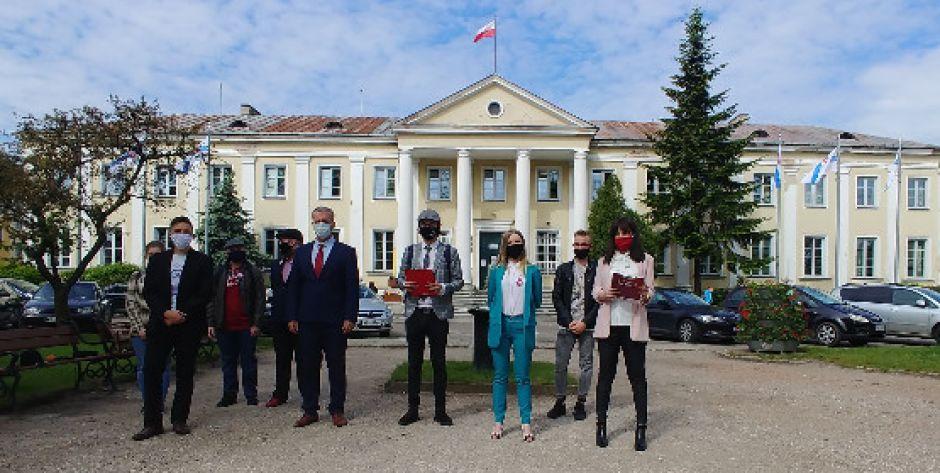 Konferencja Lewicy z apelem o odrzucenie w Siedlcach Samorządowej Karty Praw Rodzin (TRANSMISJA)