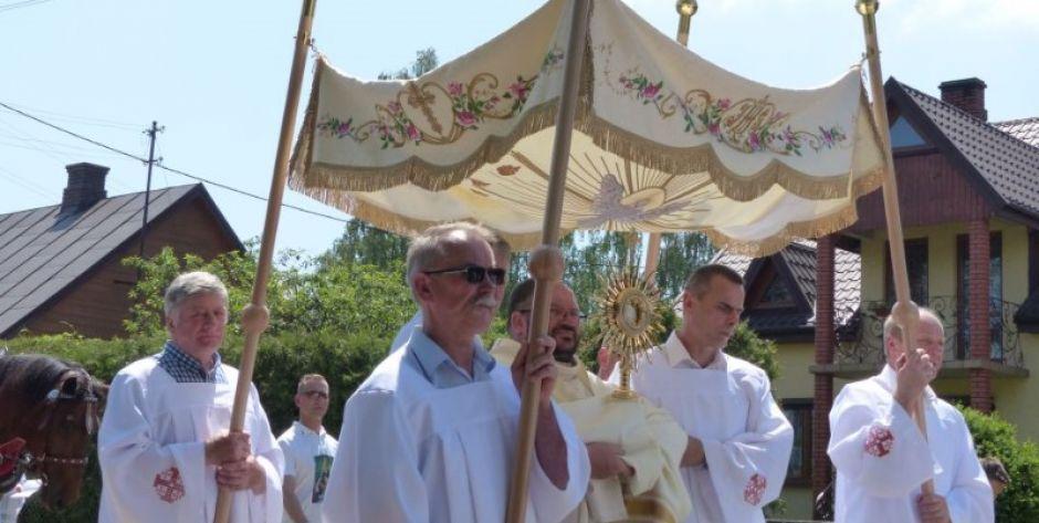 Z orkiestrą dętą na wozie