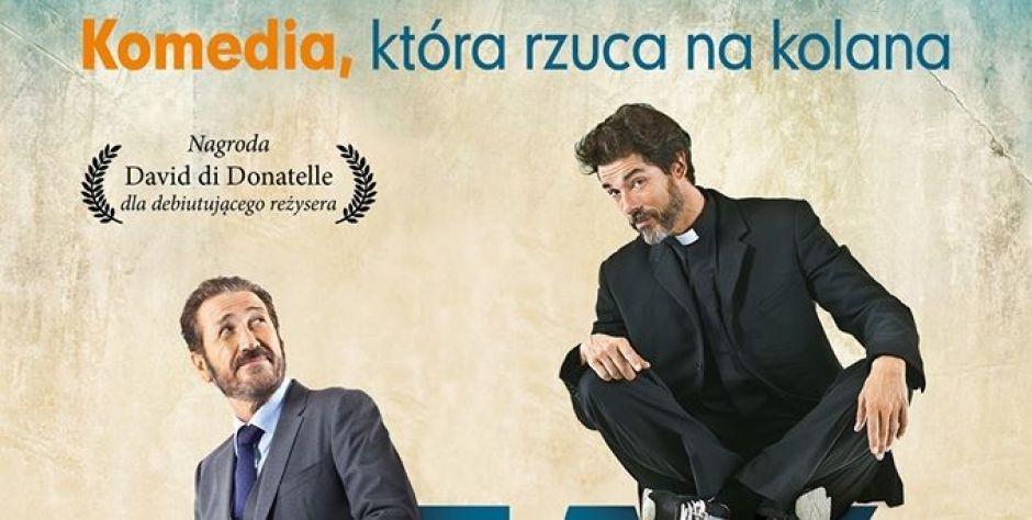 Kino plenerowe na placu za kaplicą 