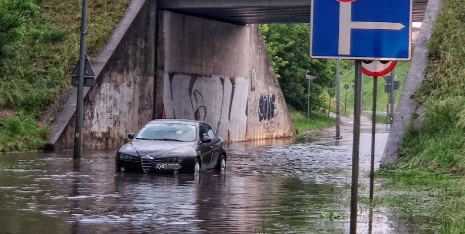Kłopoty z przejazdem po deszczu