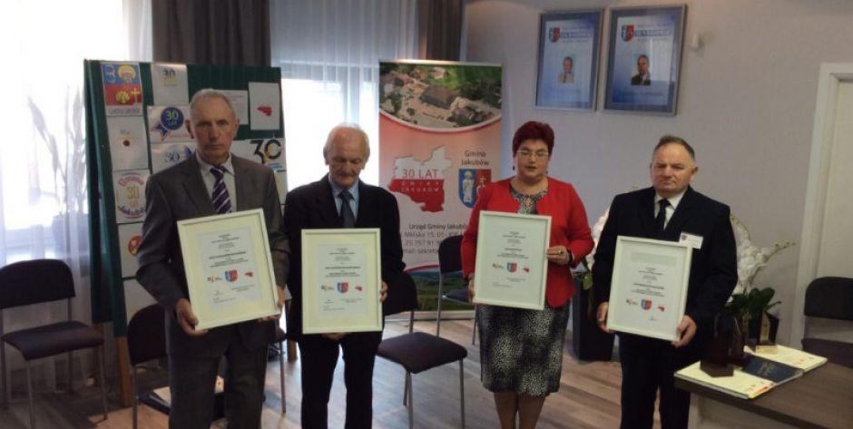 Uhonorowani za zasługi