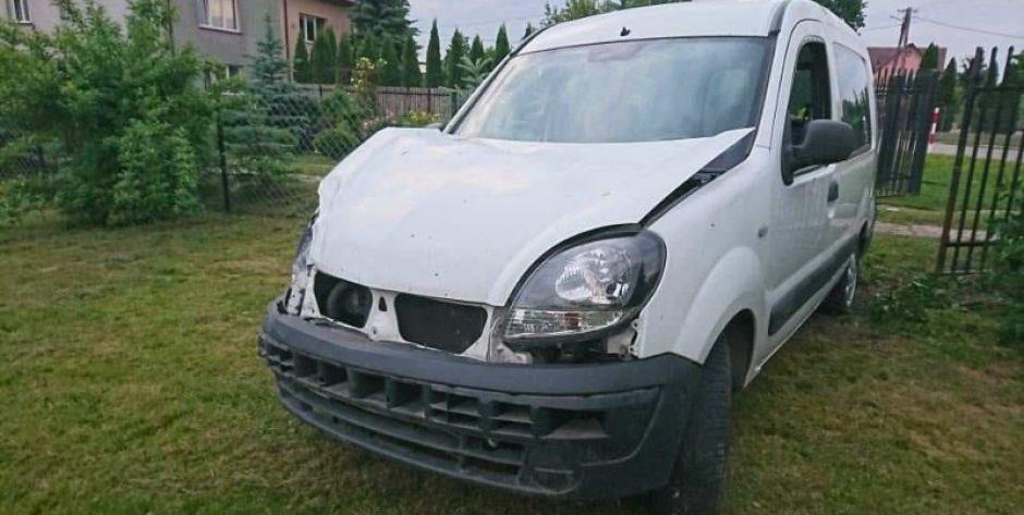 Wypadek w Topórku. Nietrzeźwy kierowca próbował uciec 