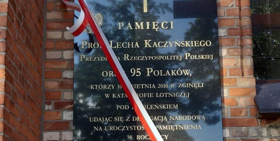 Tablica pamięci ofiar katastrofy smoleńskiej