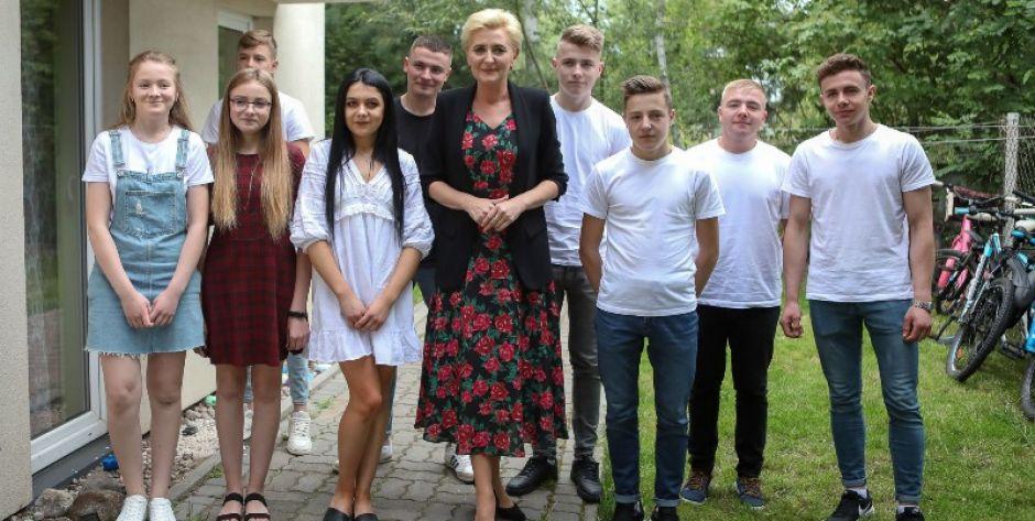 Pierwsza Dama odwiedziła w Łochowie repatriantów z Ukrainy