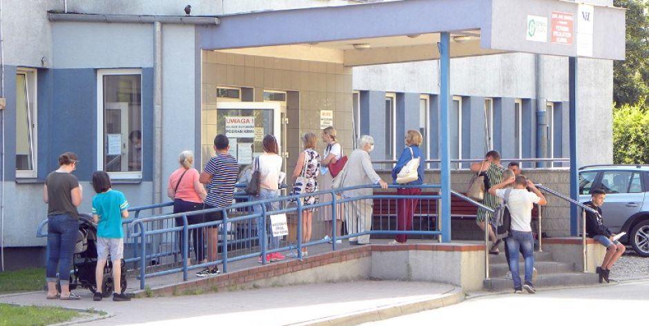 Po receptę i prawo jazdy...Trzeba odstać swoje