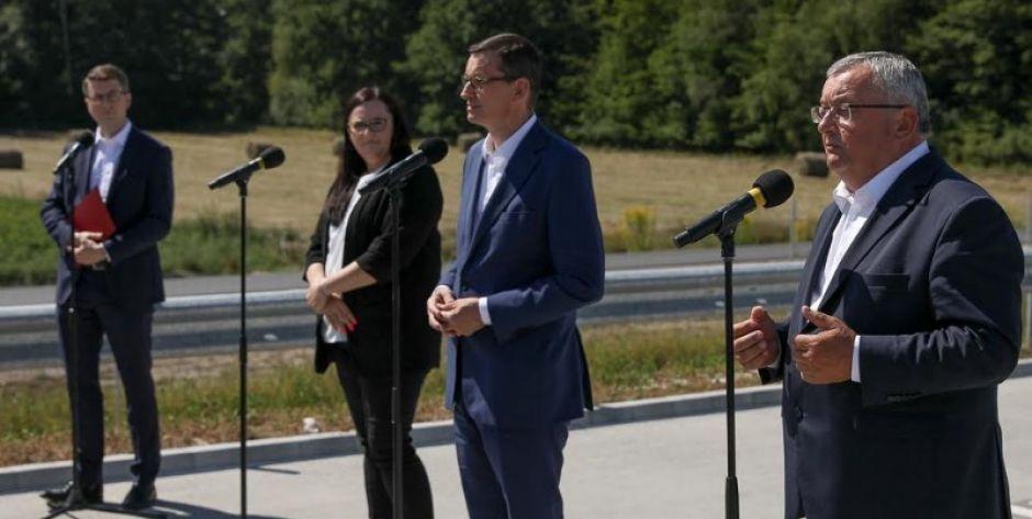Premier i ministrowie na otwarciu autostrady