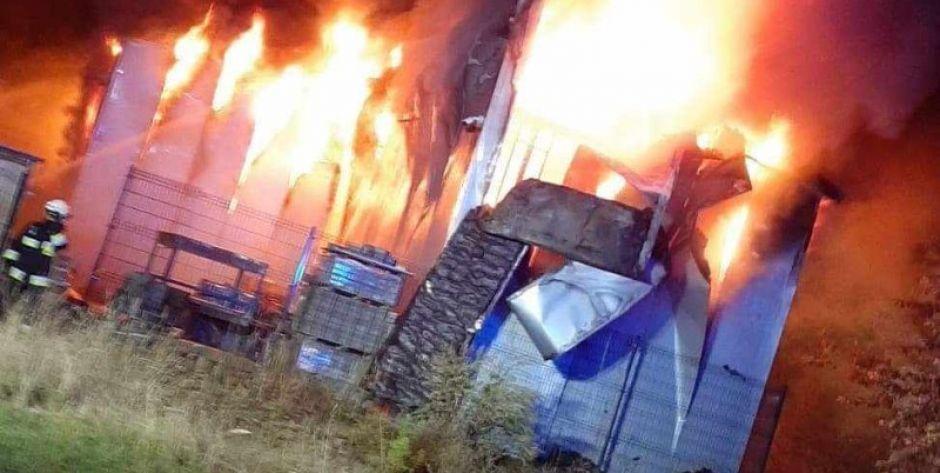 Płonęła hala firmy Addit w Węgrowie 