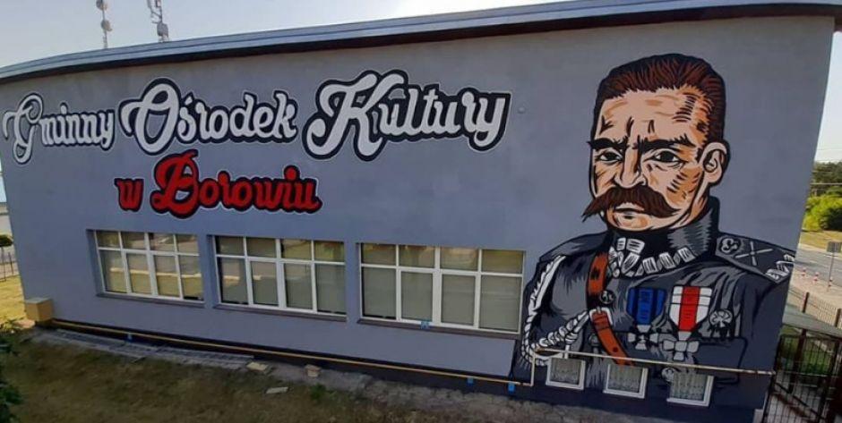 Patriotyczny mural w Borowiu