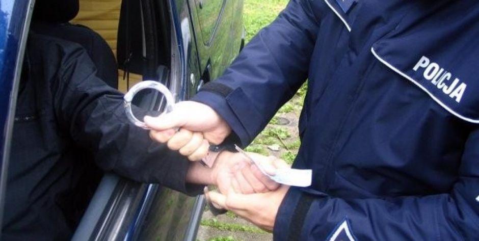 Pijany kierowca oferował policjantom po 10 tys. złotych łapówki