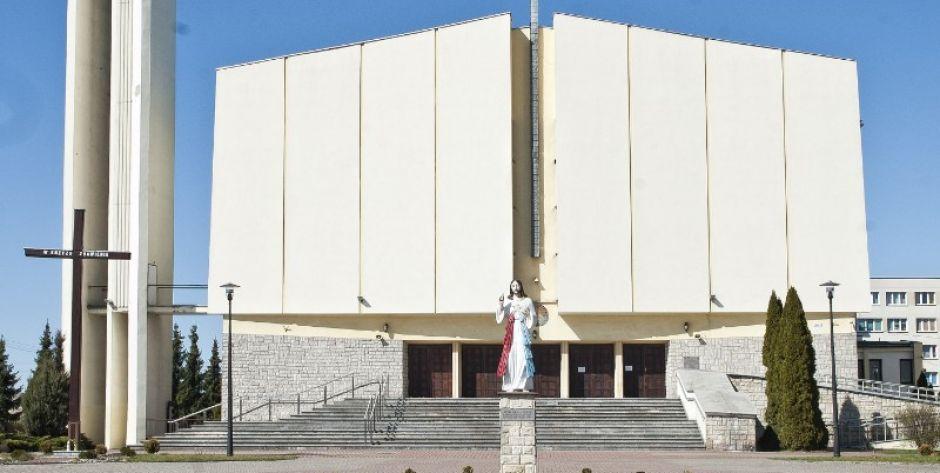 Proboszcz leżał krzyżem przed ołtarzem