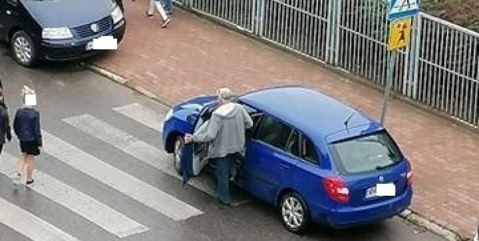 Tak się parkuje pod SP nr 8 w Siedlcach....