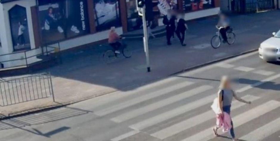 Rowerzystka uderzyła w znak drogowy - Miała prawie 4 promile