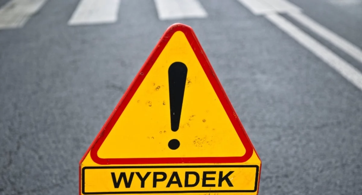 Wypadek na przejściu dla pieszych w Siedlcach. Potrącony 23-latek trafił do szpitala