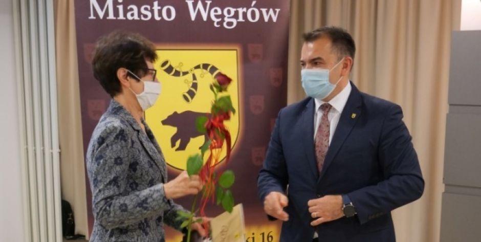 Burmistrz nagrodził nauczycieli
