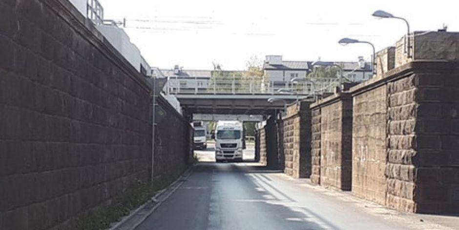 Ciężarówka utknęła pod wiaduktem łukowskim (aktualizacja)