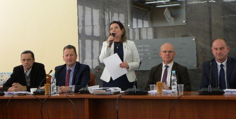 Zarząd chwali się wirtualnie