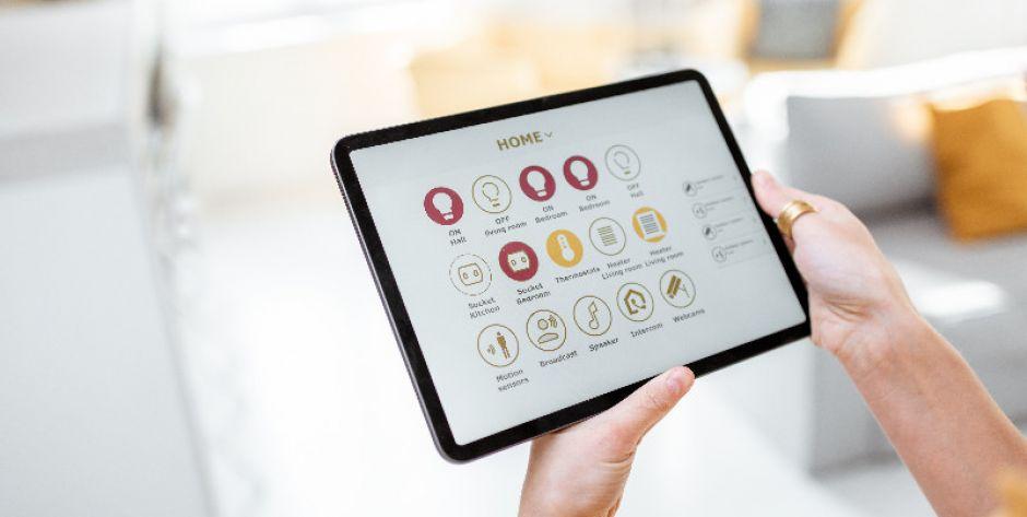 Na czym polega outsourcing software house przy tworzeniu aplikacji