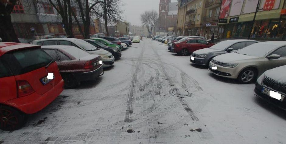 Sypie śnieg - Trudne warunki na drogach!