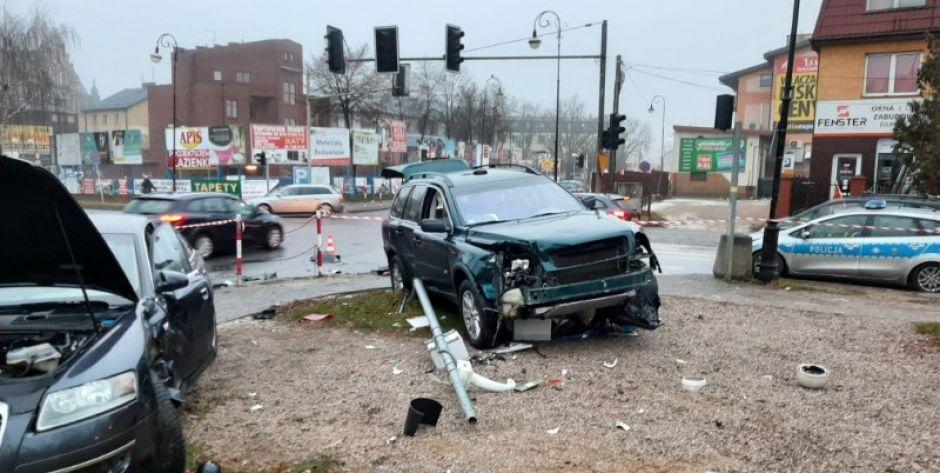 Zderzenie Audi z Volvo - Uszkodzona sygnalizacja w centrum Siedlec