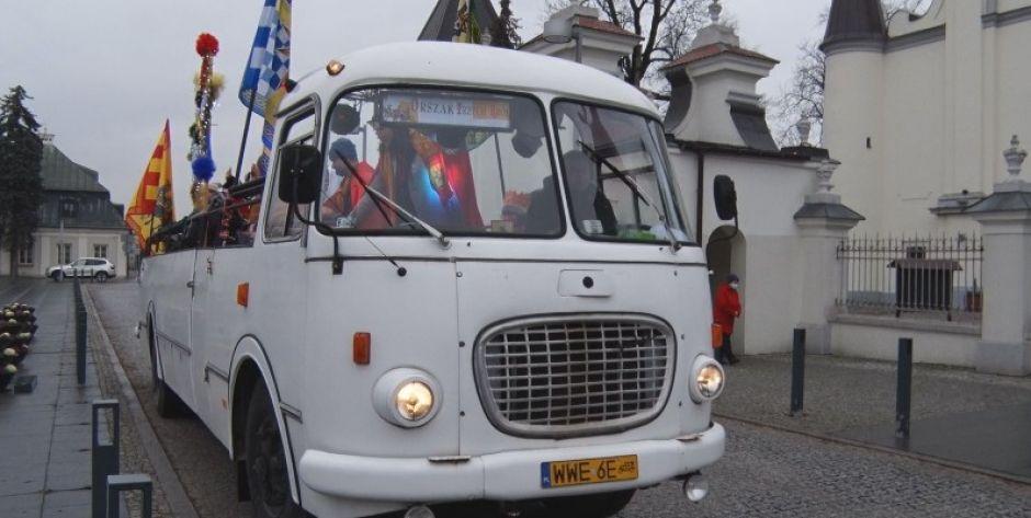 Trzej królowie w autobusie