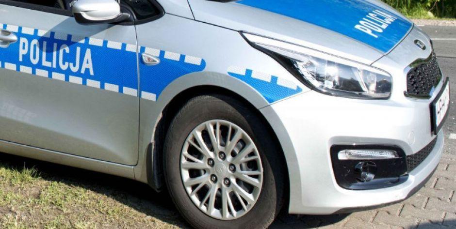 Policja zaoferowała pomoc mężczyźnie, któremu zabrakło paliwa. Okazało się, że jest... poszukiwany