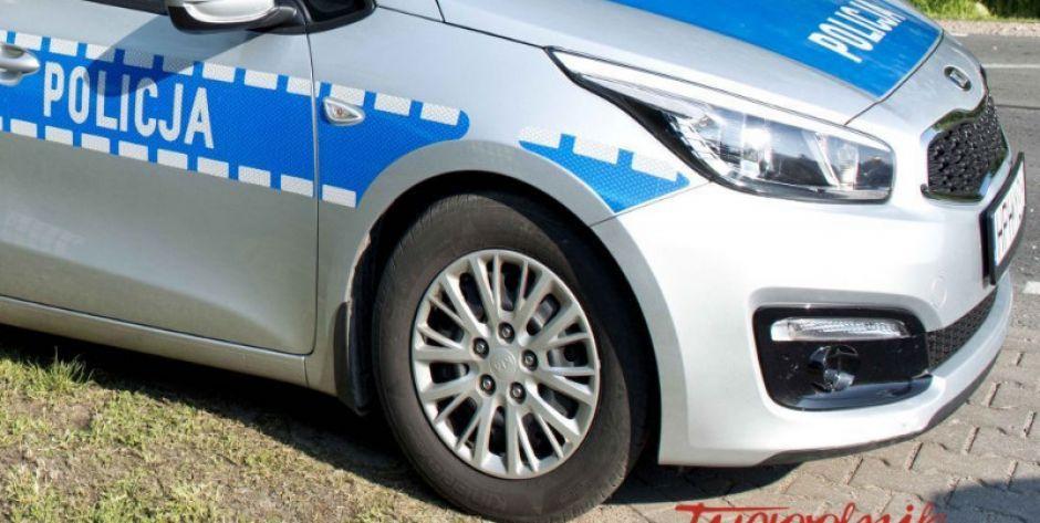 Uderzył w twarz właściciela sklepu, który próbował uniemożliwić mu kradzież